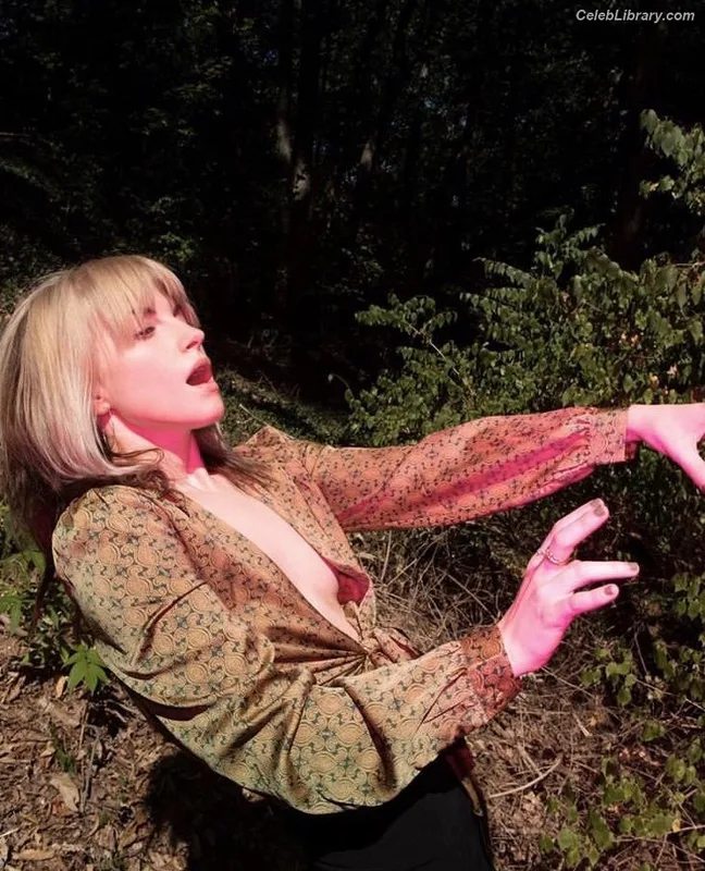 Hayley Williams photo 14 of 373