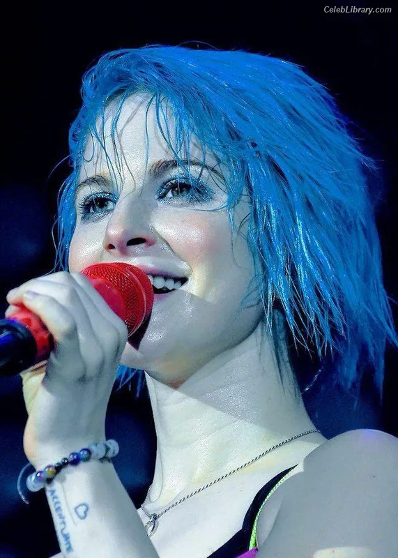 Hayley Williams photo 18 of 373