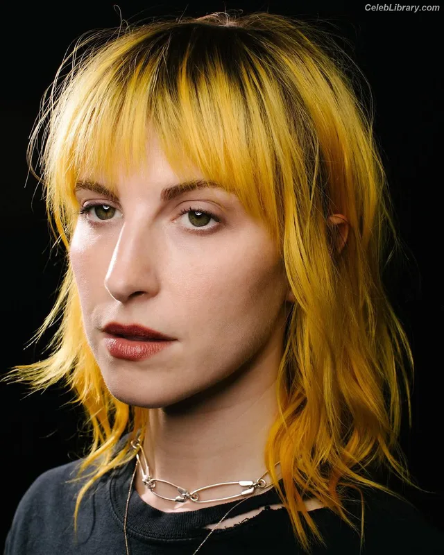Hayley Williams photo 19 of 373