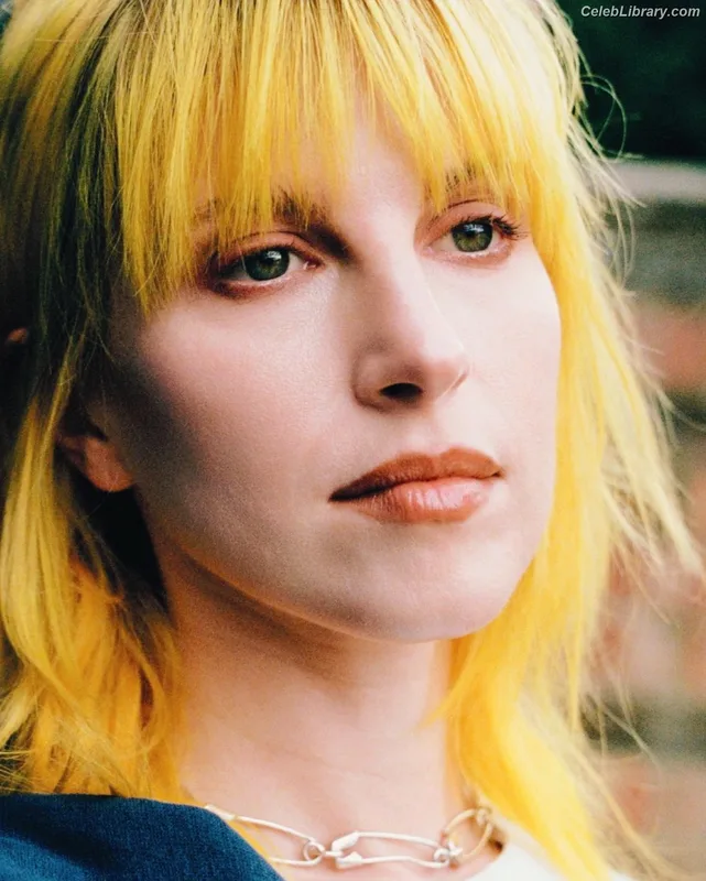 Hayley Williams photo 1 of 373