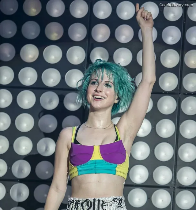 Hayley Williams photo 11 of 373