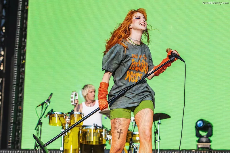 Hayley Williams photo 19 of 373