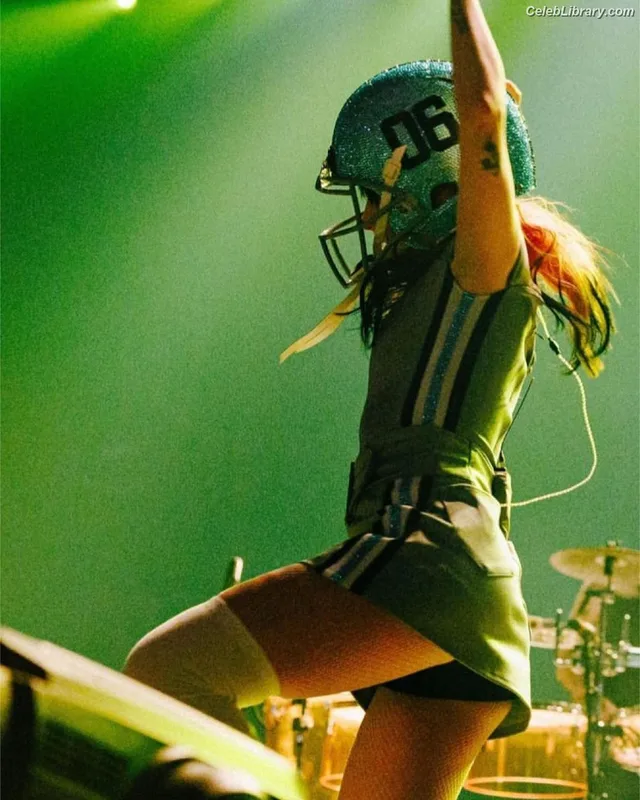 Hayley Williams photo 12 of 373