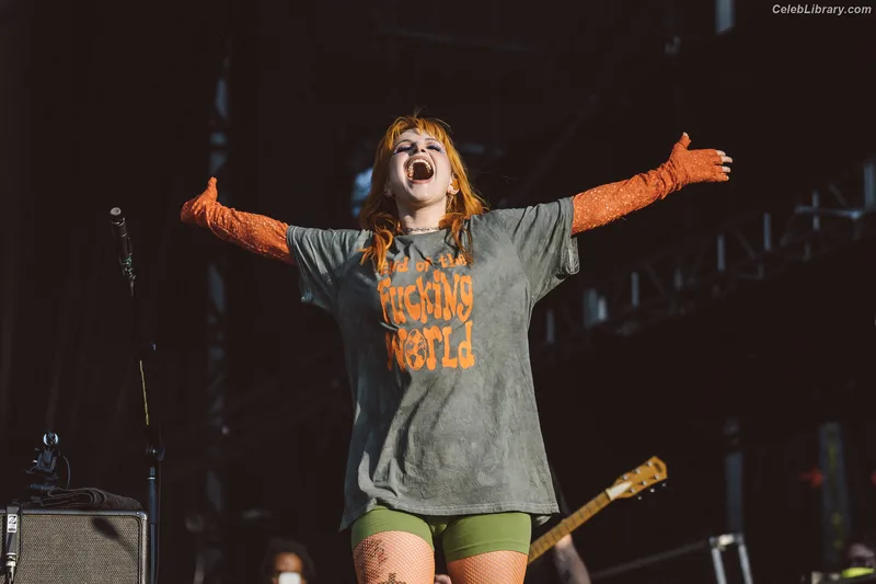 Hayley Williams photo 14 of 373