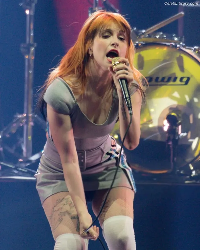 Hayley Williams photo 16 of 373