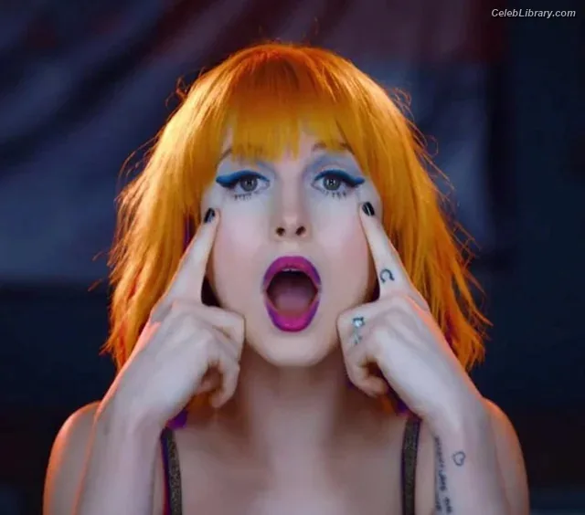 Hayley Williams photo 21 of 373