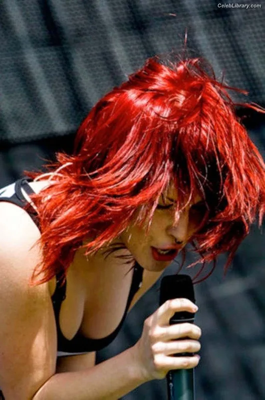 Hayley Williams photo 19 of 373