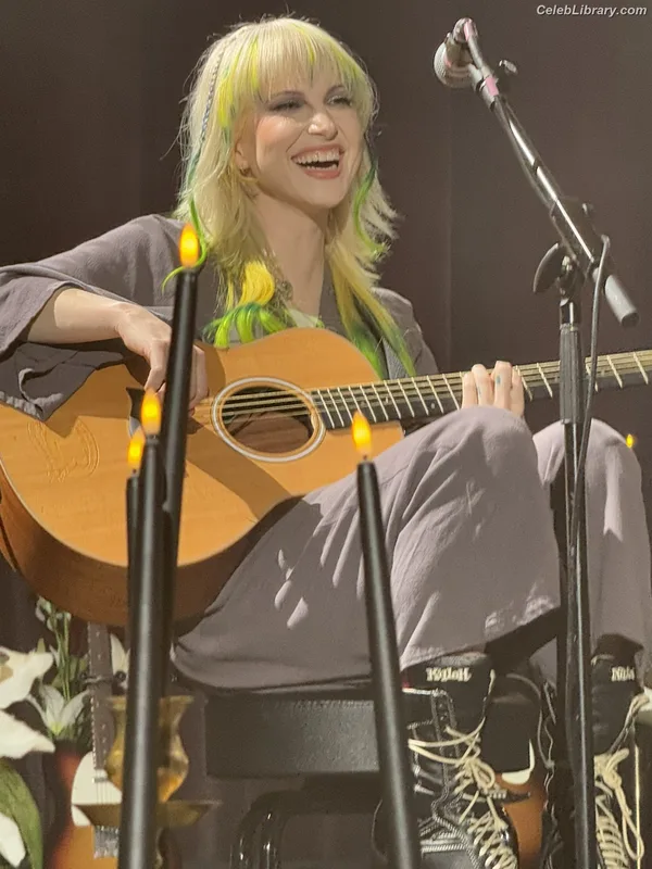 Hayley Williams photo 21 of 373