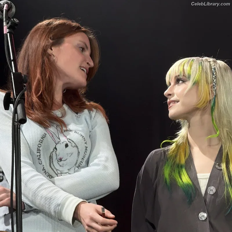 Hayley Williams photo 22 of 373