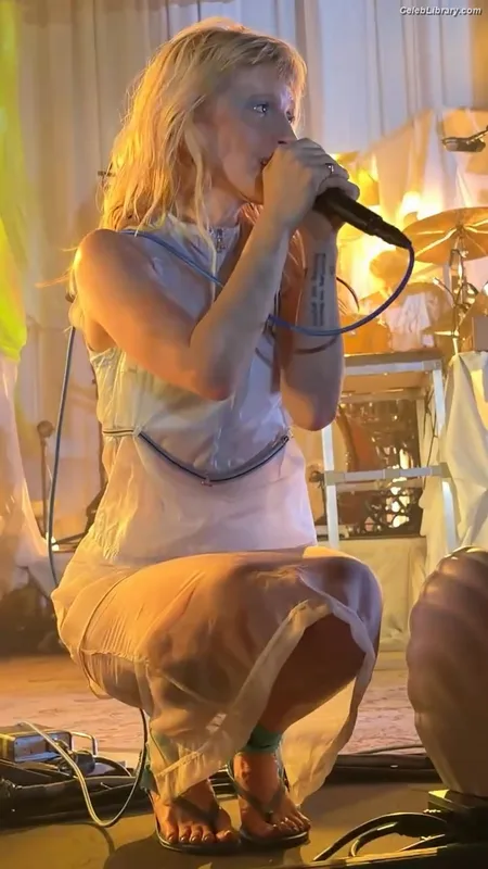 Hayley Williams photo 8 of 373