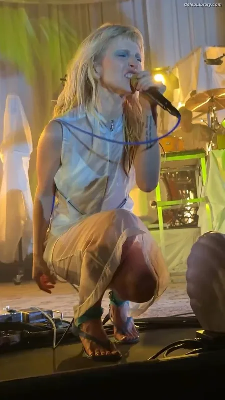 Hayley Williams photo 9 of 373