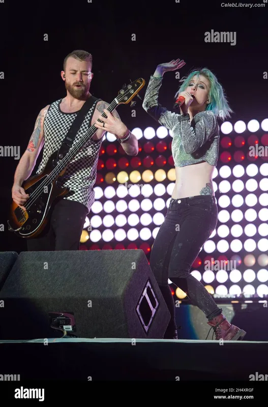 Hayley Williams photo 13 of 373