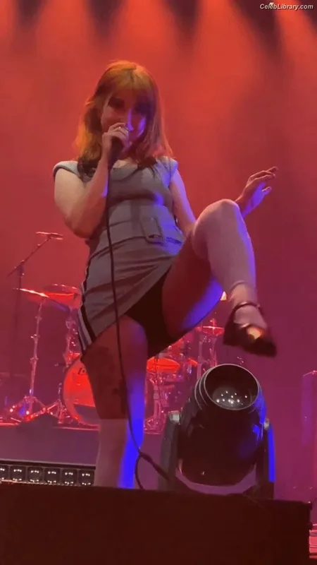 Hayley Williams photo 7 of 373
