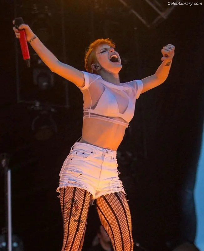 Hayley Williams photo 7 of 373