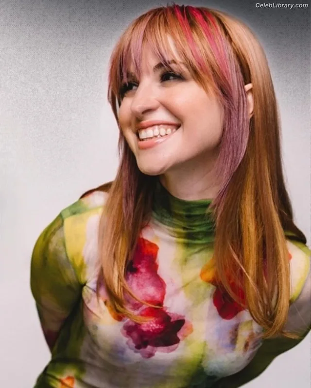 Hayley Williams photo 14 of 373
