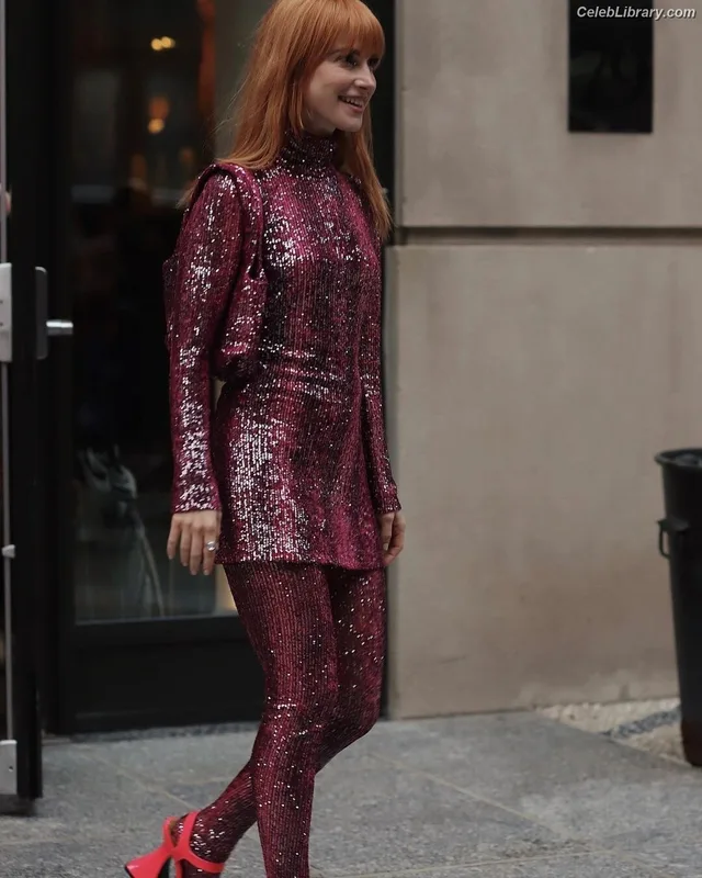 Hayley Williams photo 16 of 373