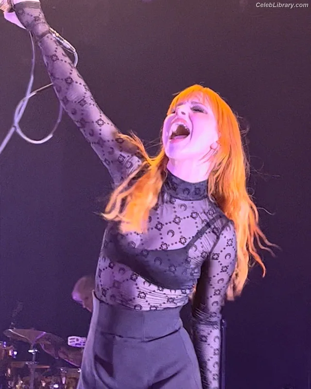 Hayley Williams photo 1 of 373