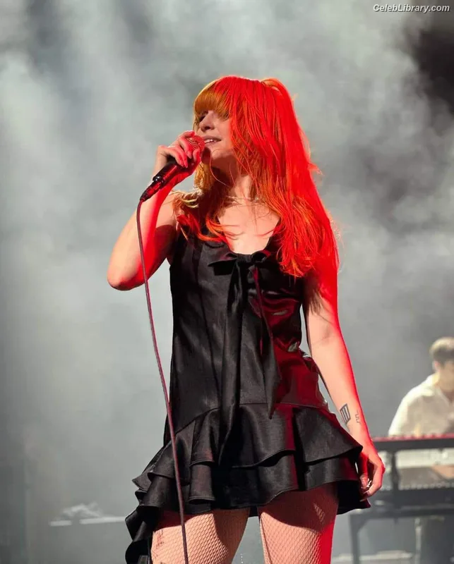 Hayley Williams photo 15 of 373