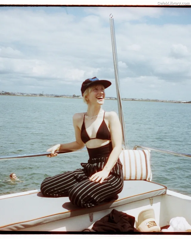 Hayley Williams photo 16 of 373