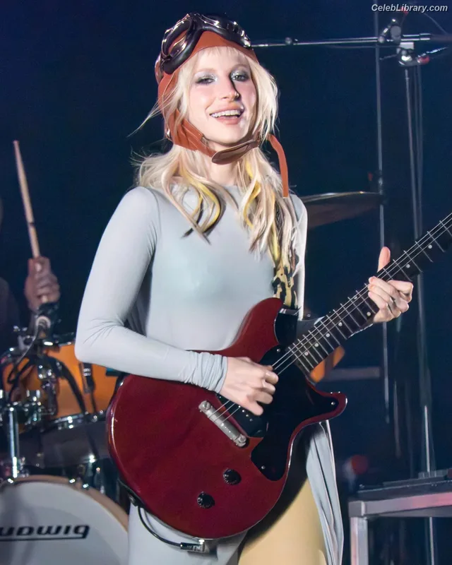 Hayley Williams photo 20 of 373