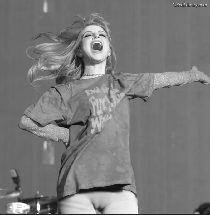 Hayley Williams photo 24 of 373