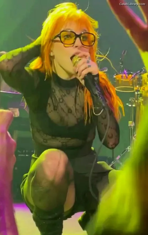 Hayley Williams photo 11 of 373