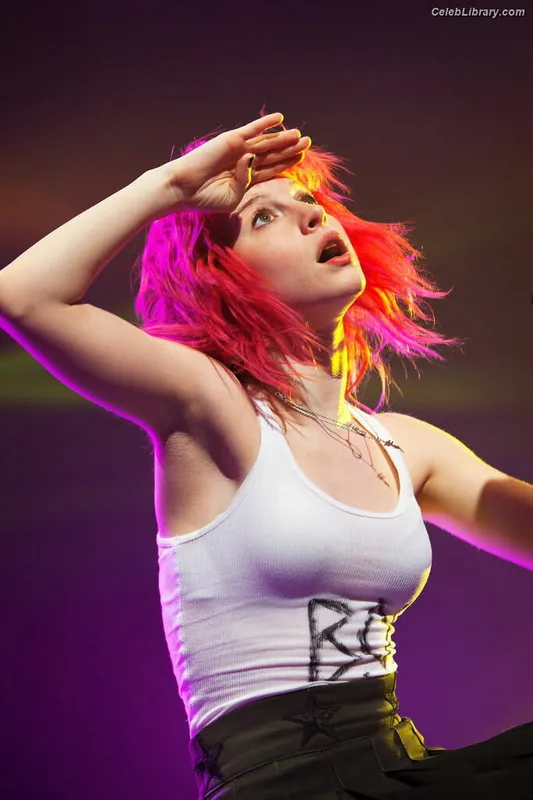 Hayley Williams photo 17 of 373