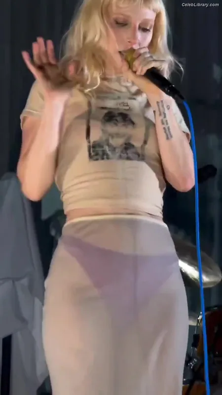 Hayley Williams photo 22 of 373