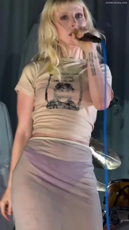 Hayley Williams photo 2 of 373