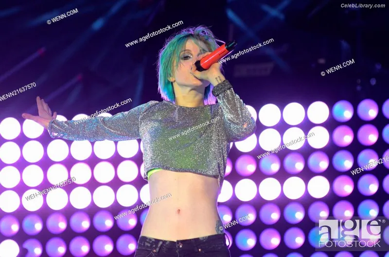 Hayley Williams photo 7 of 373