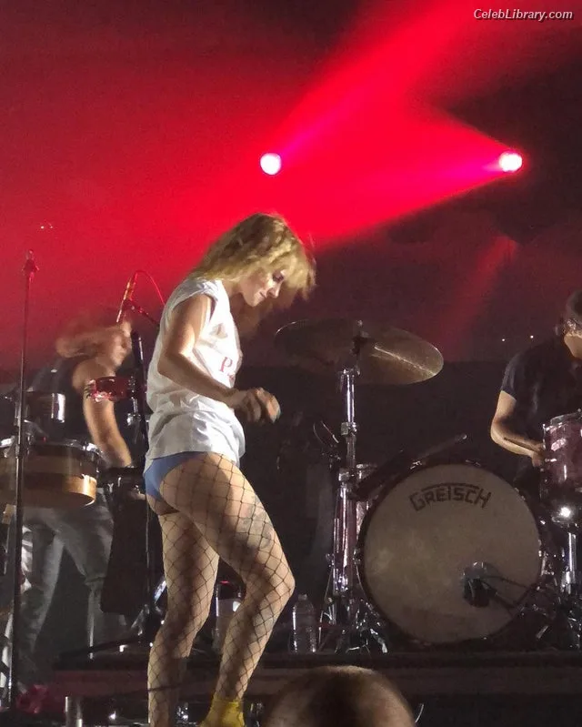 Hayley Williams photo 8 of 373