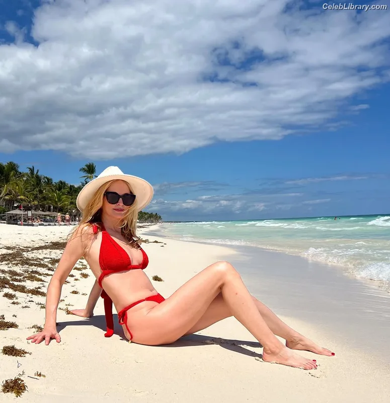Heather Graham photo 9 of 483