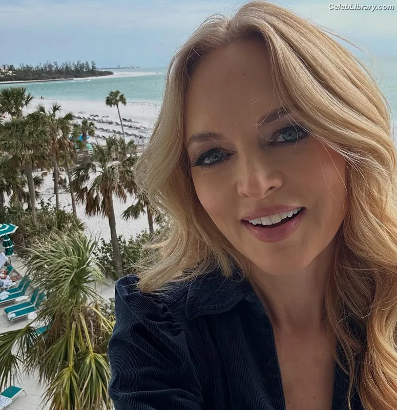 Heather Graham photo 18 of 483