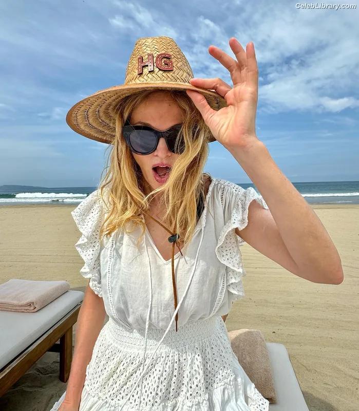 Heather Graham photo 23 of 483