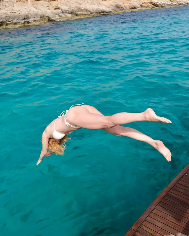 Heather Graham photo 2 of 483