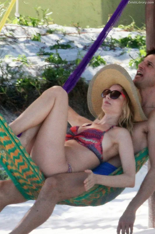 Heather Graham photo 16 of 483