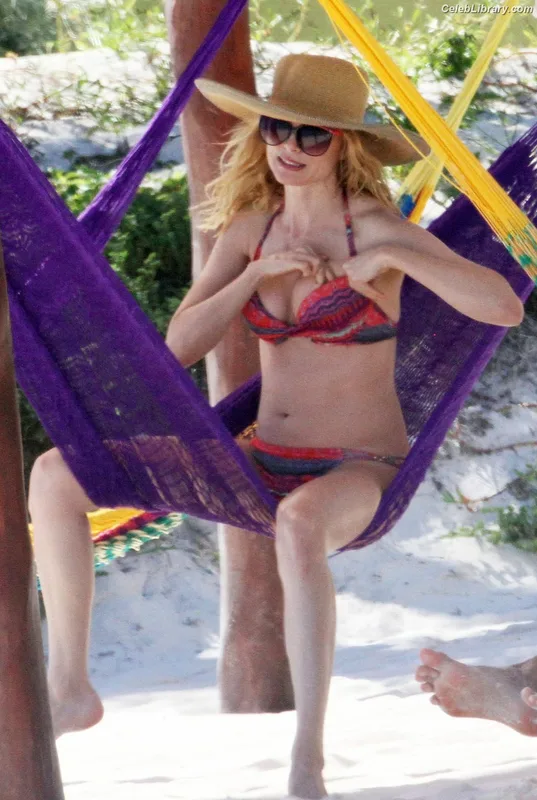 Heather Graham photo 17 of 483