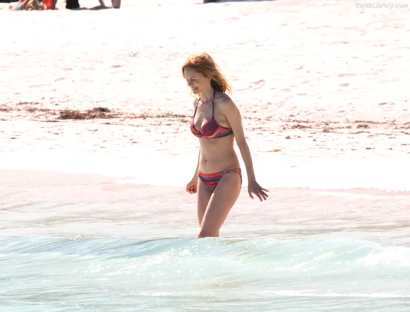 Heather Graham photo 20 of 483