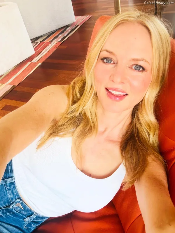 Heather Graham photo 13 of 483