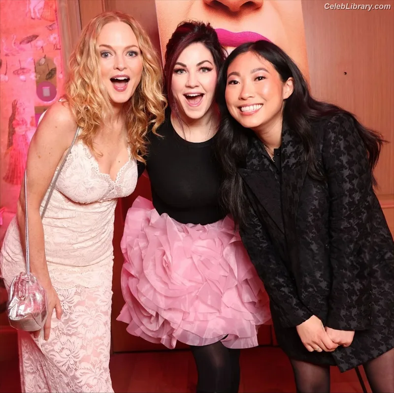 Heather Graham photo 15 of 483