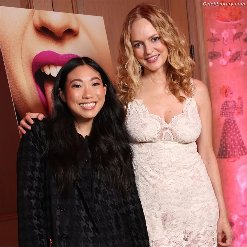 Heather Graham photo 16 of 483