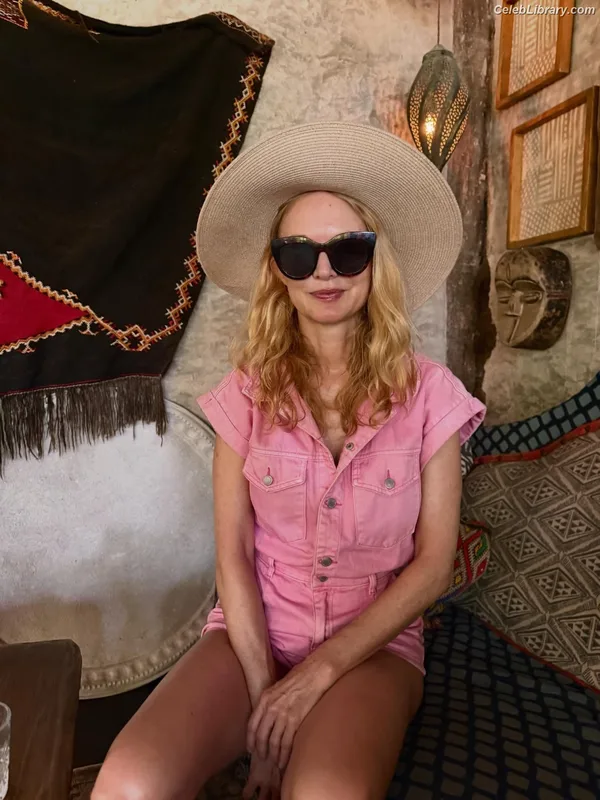 Heather Graham photo 5 of 483