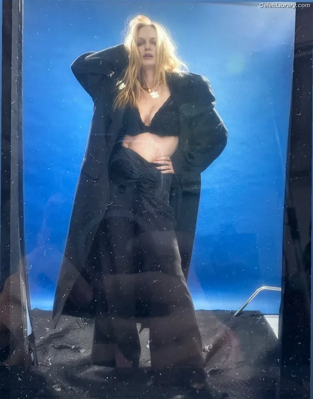 Heather Graham photo 15 of 483