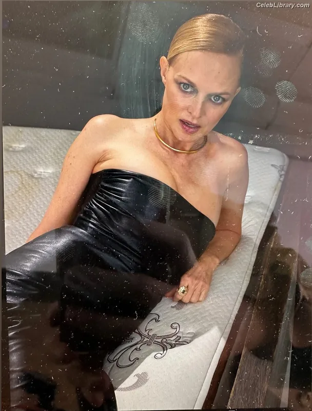 Heather Graham photo 16 of 483