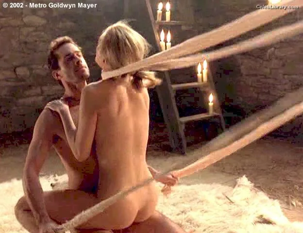 Heather Graham photo 15 of 483
