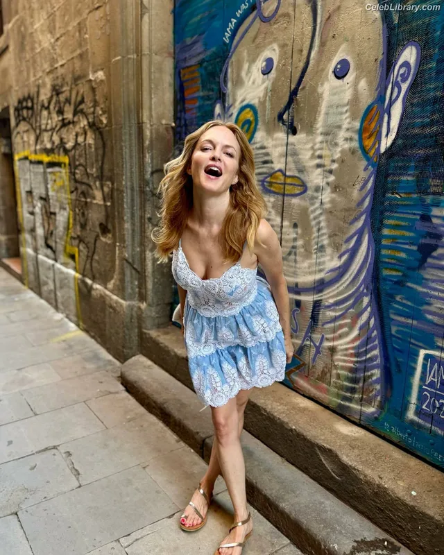 Heather Graham photo 1 of 483