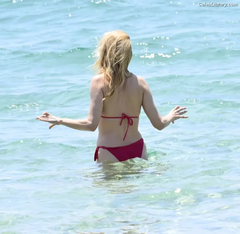 Heather Graham photo 18 of 483