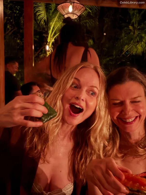 Heather Graham photo 3 of 483