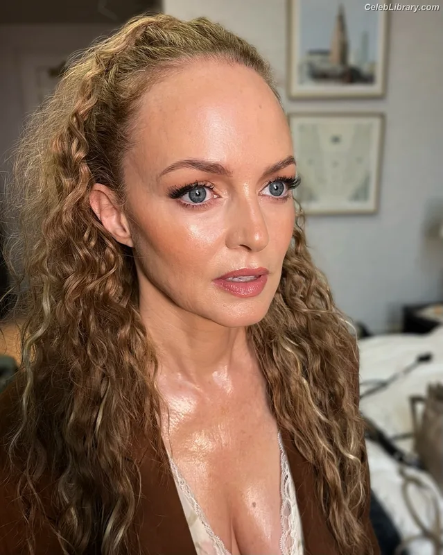 Heather Graham photo 9 of 483