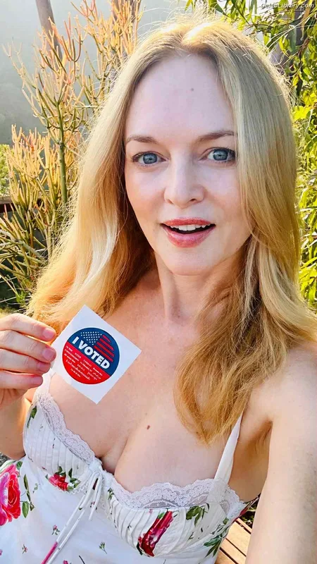 Heather Graham photo 15 of 483